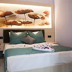 Livaneli Boutique